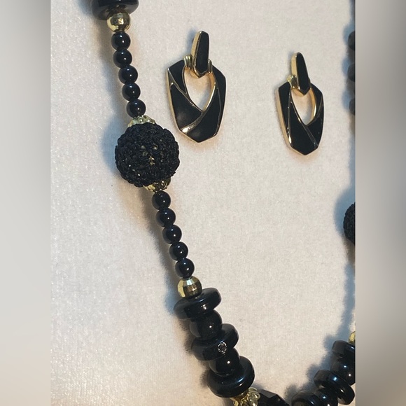 🫣Vintage Necklace and Earrings - Picture 2 of 5